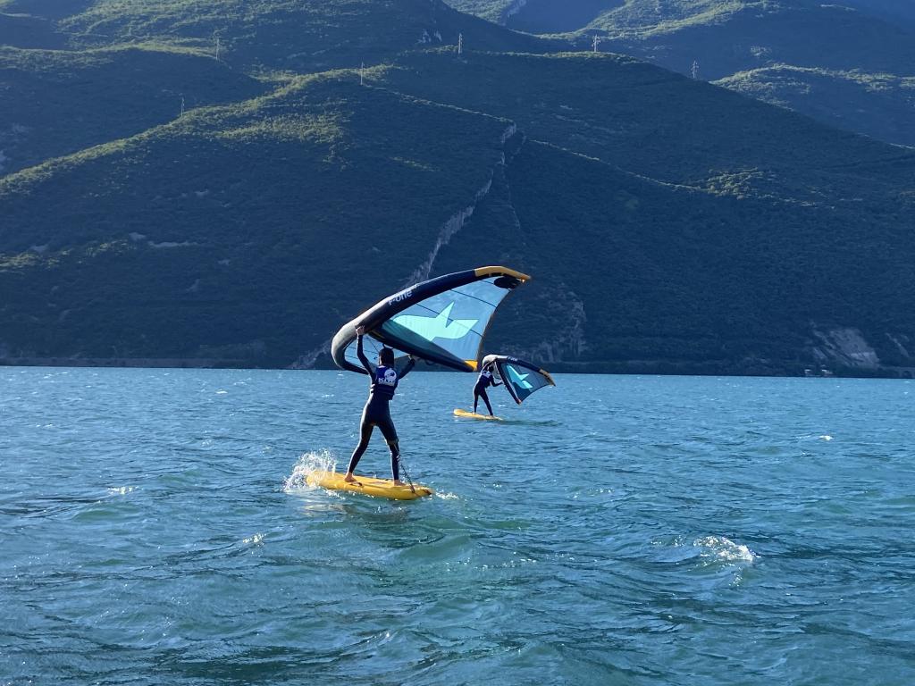 corsi wing foil lago sul lago di garda